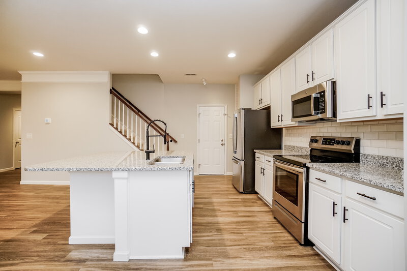 2,200/Mo, 331 Constance St Lockbourne, OH 43137 Kitchen View 3