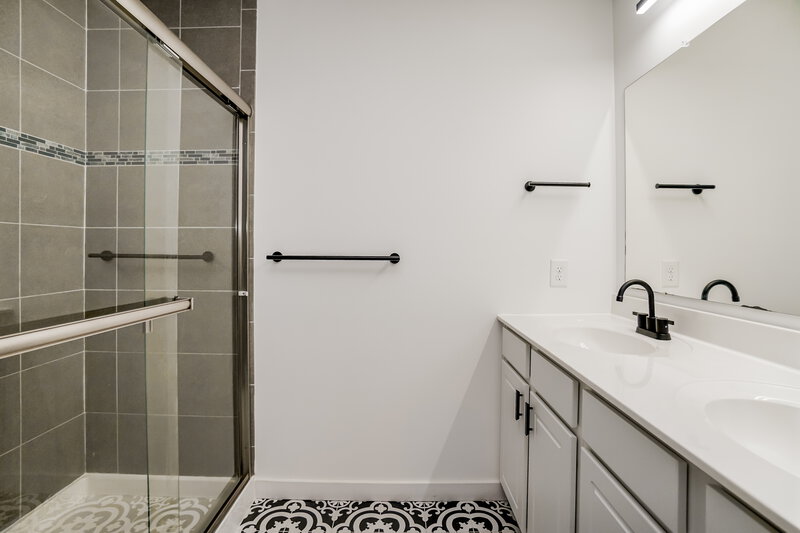 2,200/Mo, 331 Constance St Lockbourne, OH 43137 Main Bathroom View