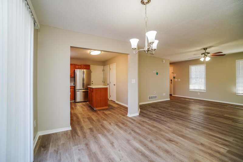 2,210/Mo, 1041 Oxford Dr N Pataskala, OH 43062 Dining Room View