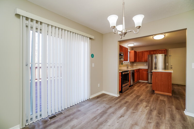 2,210/Mo, 1041 Oxford Dr N Pataskala, OH 43062 Dining Room View 2