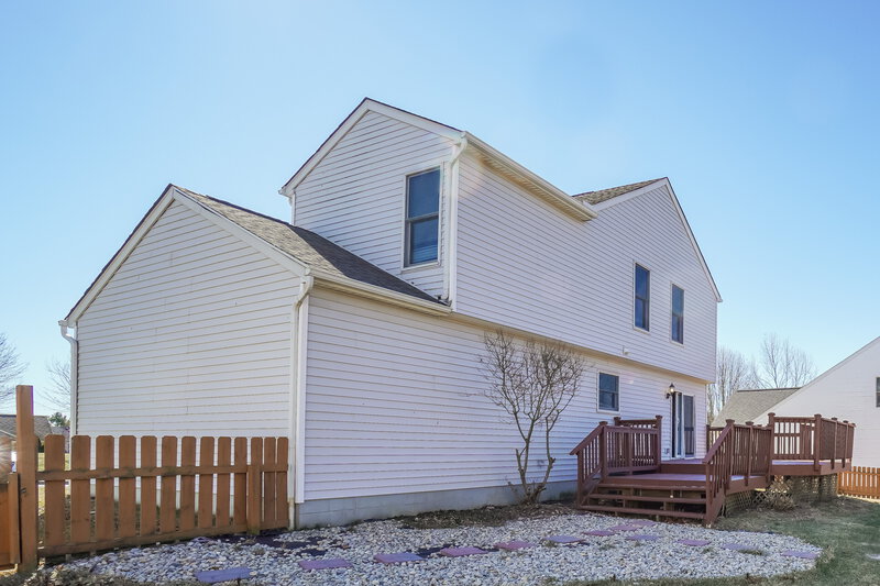 2,210/Mo, 1041 Oxford Dr N Pataskala, OH 43062 Rear View