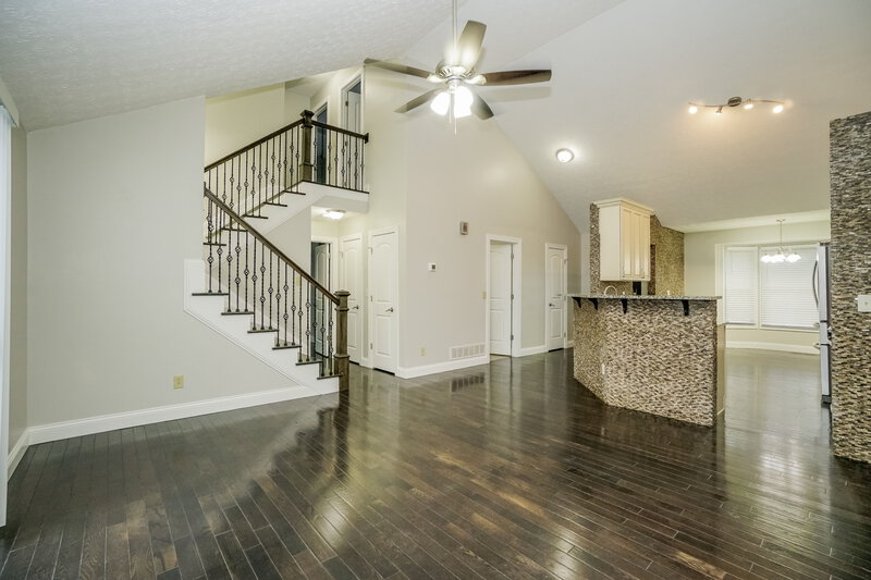 2,435/Mo, 2131 Juneau Way Grove City, OH 43123 Living Room View 2