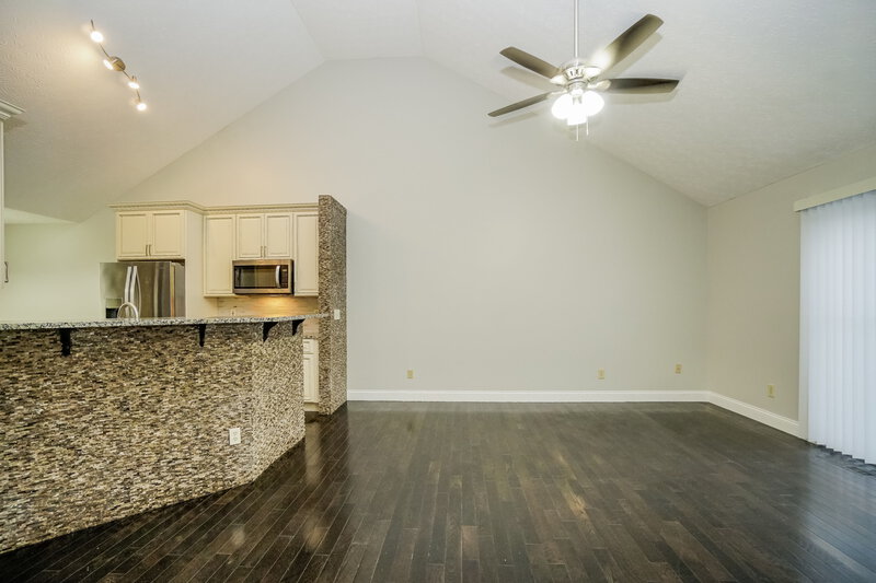 2,435/Mo, 2131 Juneau Way Grove City, OH 43123 Living Room View 3