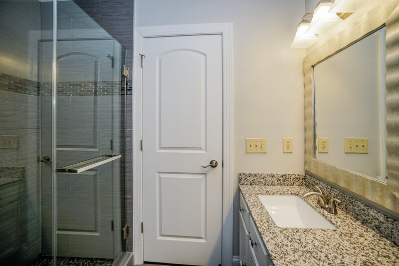 2,435/Mo, 2131 Juneau Way Grove City, OH 43123 Main Bathroom View 2