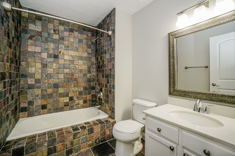 2,435/Mo, 2131 Juneau Way Grove City, OH 43123 Bathroom View