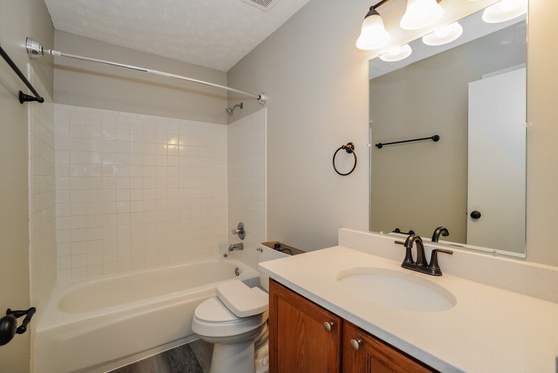 2,650/Mo, 742 Bouvier Ct Reynoldsburg, OH 43068 Bathroom View