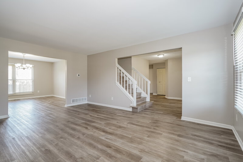 2,530/Mo, 1127 Crestview St Reynoldsburg, OH 43068 Living Room View