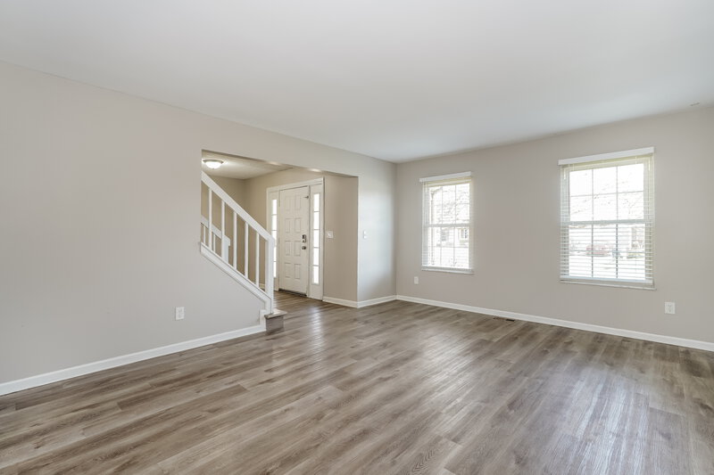 2,530/Mo, 1127 Crestview St Reynoldsburg, OH 43068 Living Room View 2