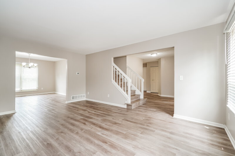 2,645/Mo, 1127 Crestview St Reynoldsburg, OH 43068 Living Room View