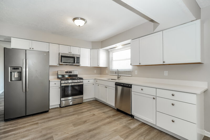 2,530/Mo, 1127 Crestview St Reynoldsburg, OH 43068 Kitchen View