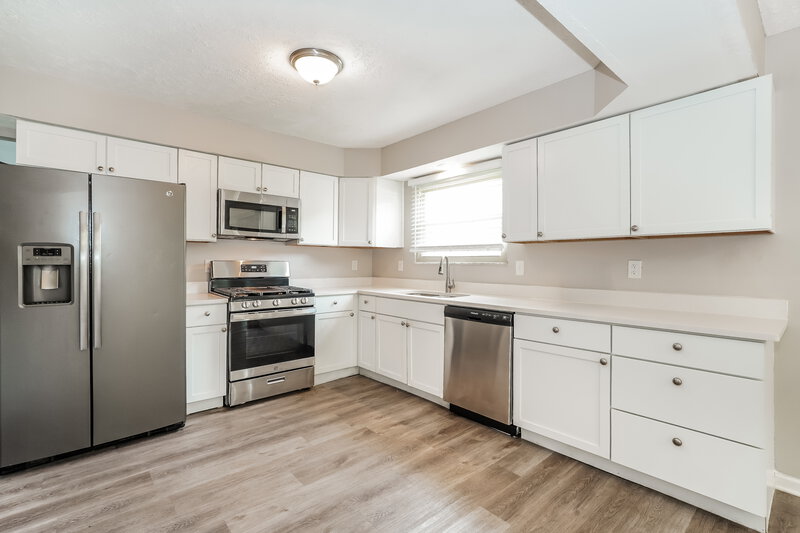 2,645/Mo, 1127 Crestview St Reynoldsburg, OH 43068 Kitchen View