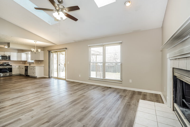 2,530/Mo, 1127 Crestview St Reynoldsburg, OH 43068 Family Room View 2