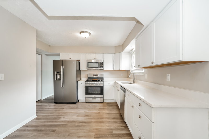 2,645/Mo, 1127 Crestview St Reynoldsburg, OH 43068 Kitchen View 2
