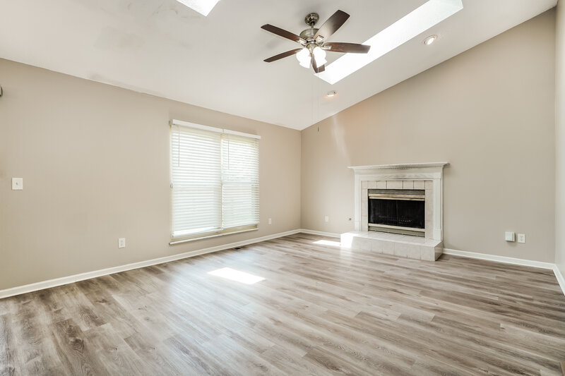 2,645/Mo, 1127 Crestview St Reynoldsburg, OH 43068 Family Room View 2