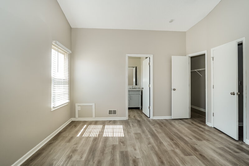 2,530/Mo, 1127 Crestview St Reynoldsburg, OH 43068 Main Bedroom View 2