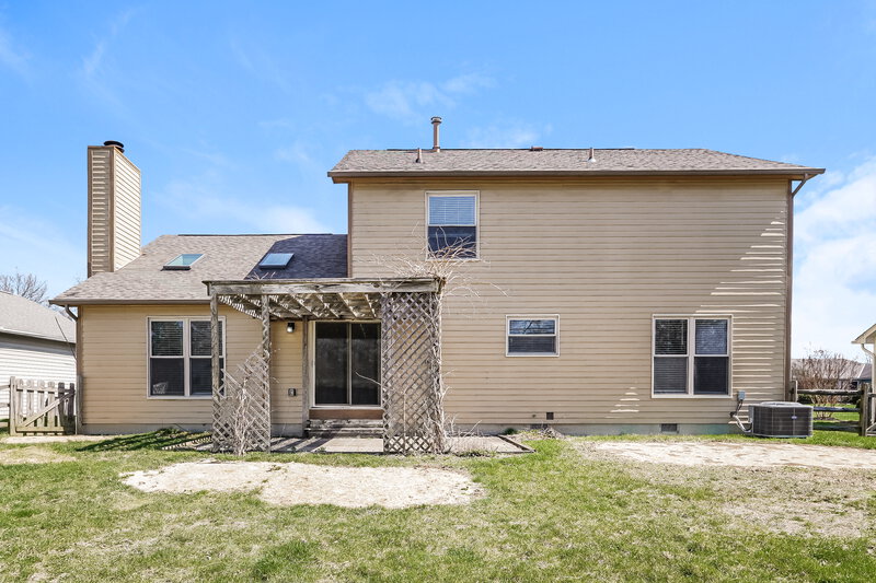 2,530/Mo, 1127 Crestview St Reynoldsburg, OH 43068 Rear View 2