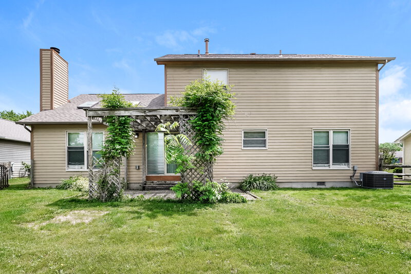 2,645/Mo, 1127 Crestview St Reynoldsburg, OH 43068 Rear View