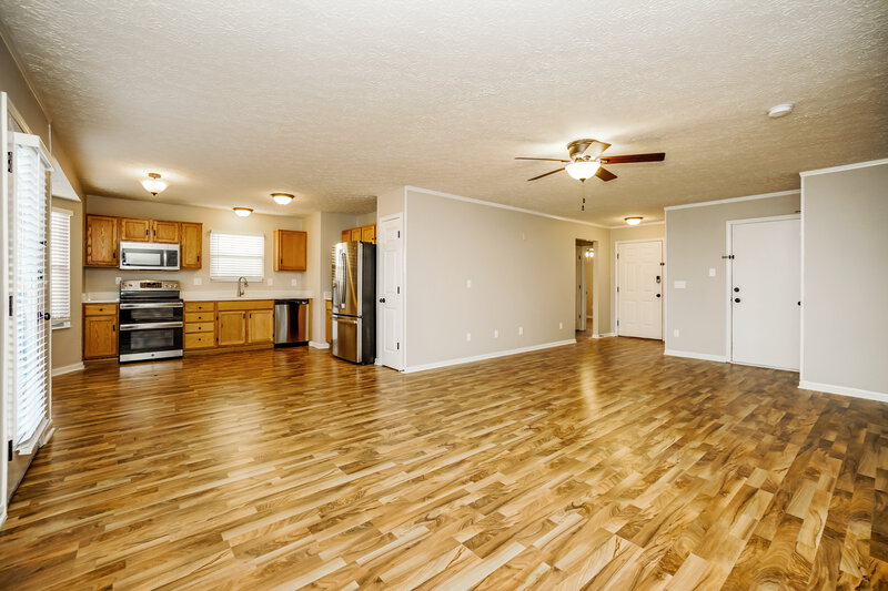 2,005/Mo, 132 Garden Ct Delaware, OH 43015 Living Room View 3