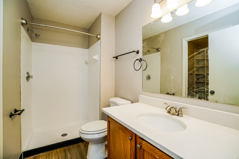 2,005/Mo, 132 Garden Ct Delaware, OH 43015 Main Bathroom View