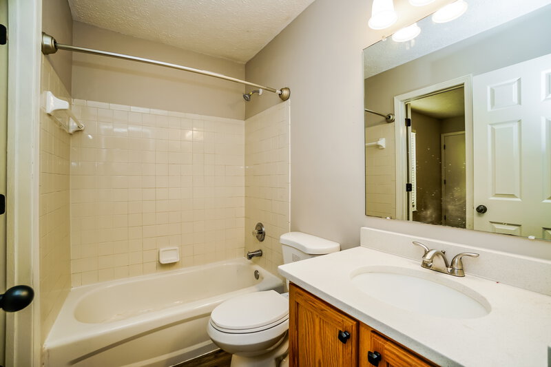 2,005/Mo, 132 Garden Ct Delaware, OH 43015 Bathroom View