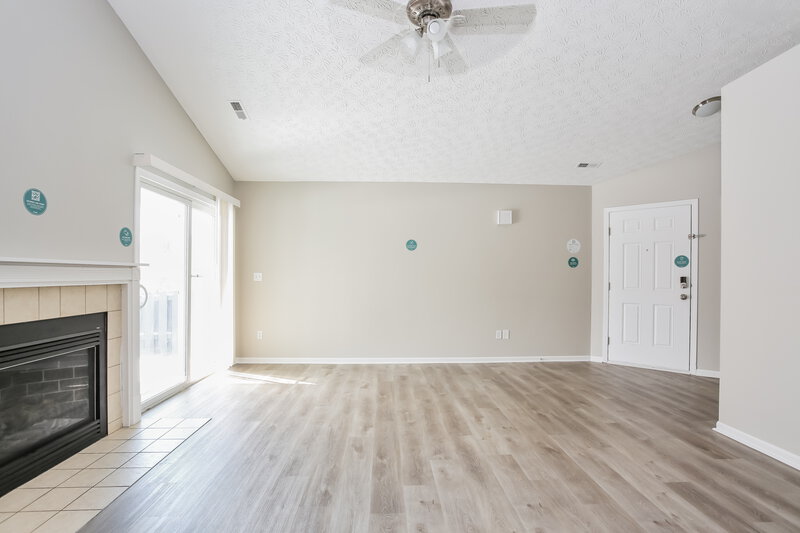 2,010/Mo, 5789 Lonerise Ln Hilliard, OH 43026 Living Room View 2