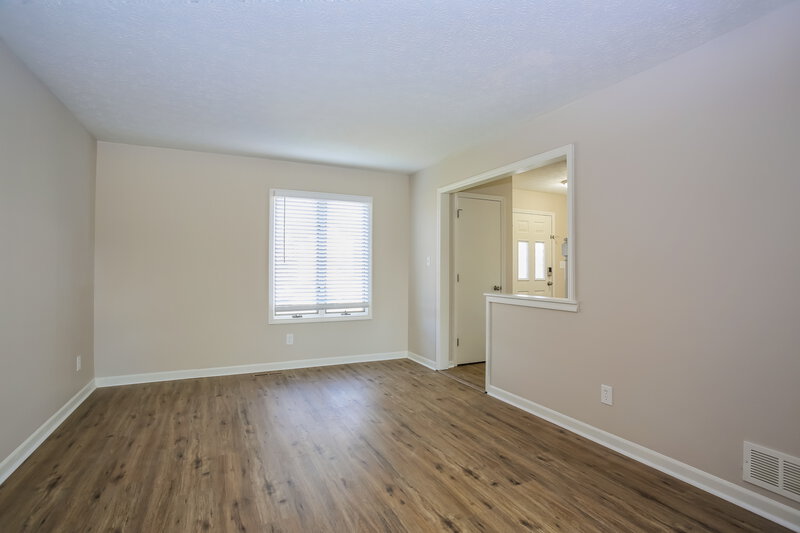 2,815/Mo, 6198 Winnebago St Grove City, OH 43123 Living Room View