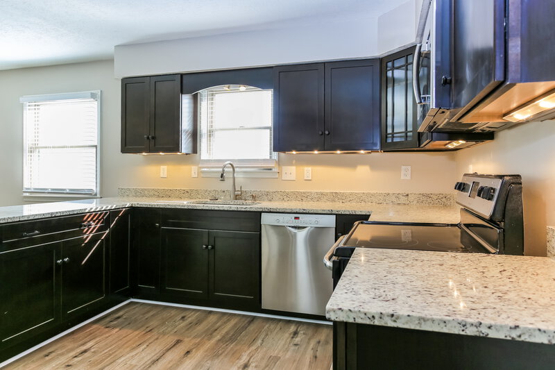 2,815/Mo, 6198 Winnebago St Grove City, OH 43123 Kitchen View