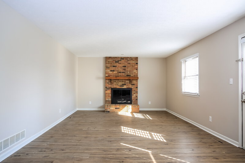 2,815/Mo, 6198 Winnebago St Grove City, OH 43123 Family Room View