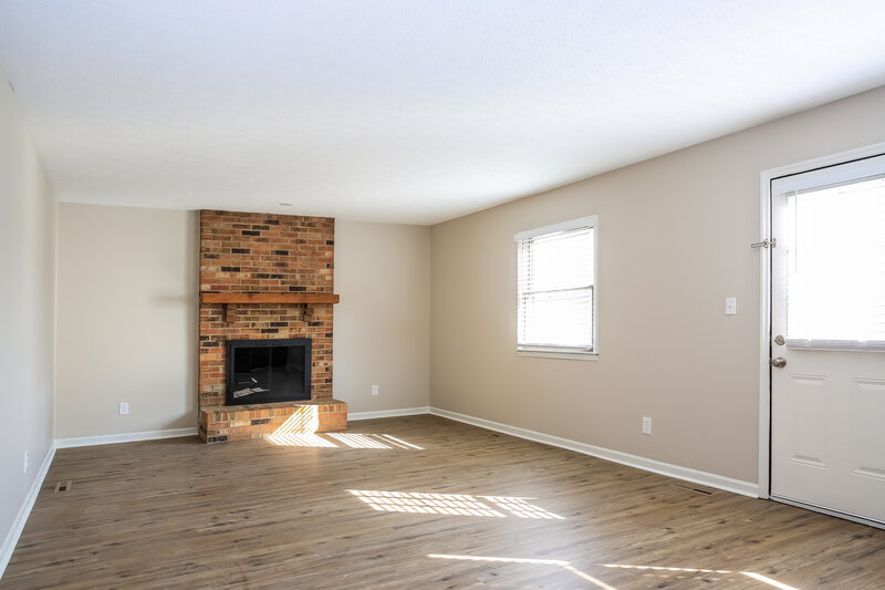 2,815/Mo, 6198 Winnebago St Grove City, OH 43123 Family Room View 2