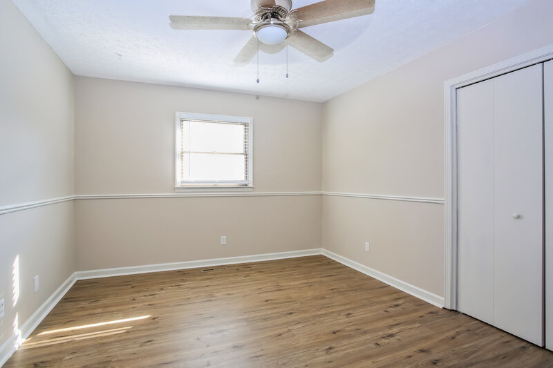 2,815/Mo, 6198 Winnebago St Grove City, OH 43123 Main Bedroom View