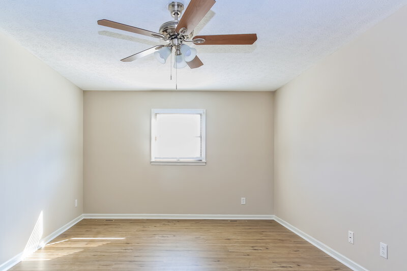 2,815/Mo, 6198 Winnebago St Grove City, OH 43123 Main Bedroom View 2