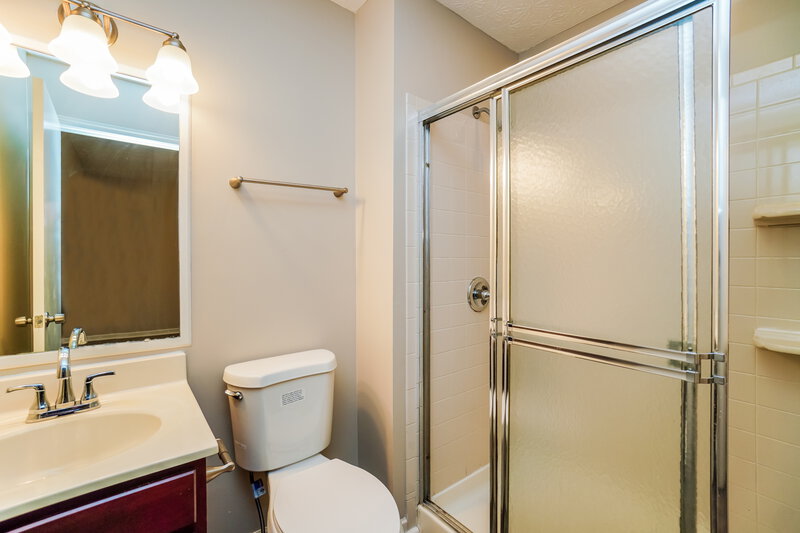 1,955/Mo, 8450 Amarillo Dr Blacklick, OH 43004 Main Bathroom View