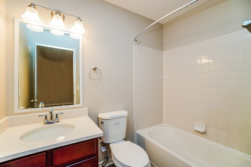 1,955/Mo, 8450 Amarillo Dr Blacklick, OH 43004 Bathroom View