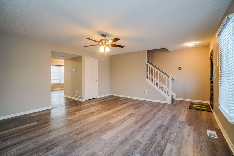 1,995/Mo, 8525 Olenbrook Dr Lewis Center, OH 43035 Living Room View 2