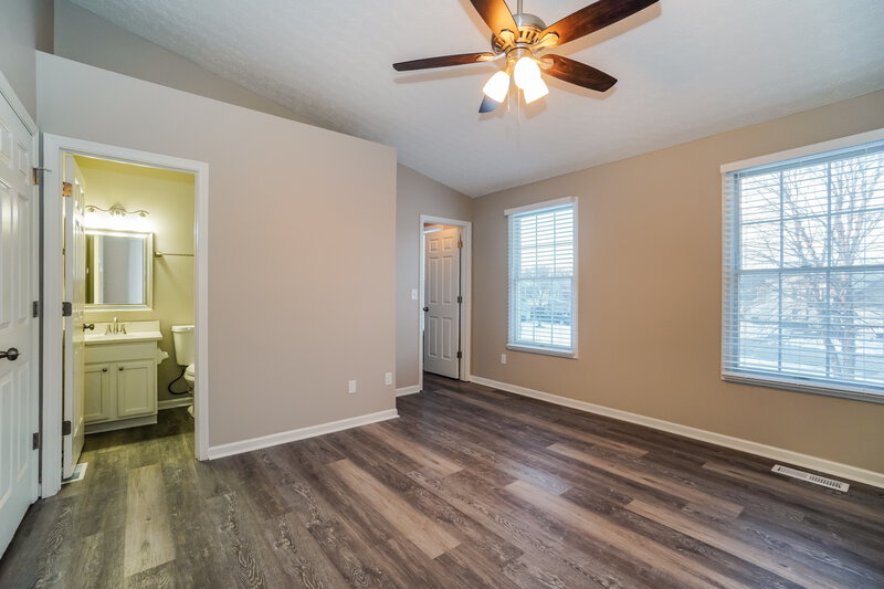 1,995/Mo, 8525 Olenbrook Dr Lewis Center, OH 43035 Main Bedroom View