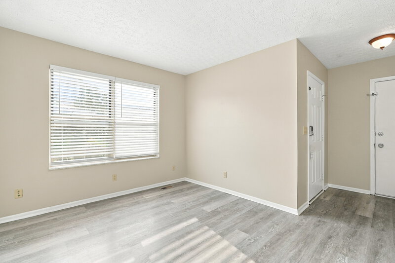 2,205/Mo, 2719 Raphael Dr Columbus, OH 43232 Living Room View