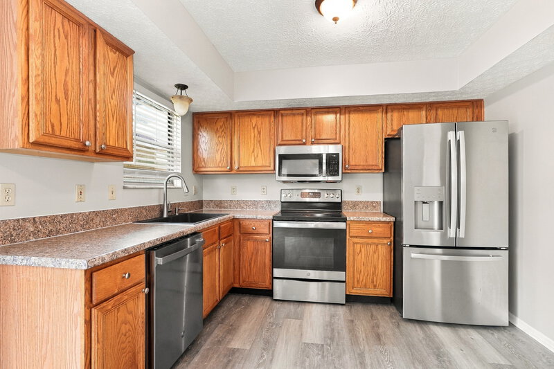 2,205/Mo, 2719 Raphael Dr Columbus, OH 43232 Kitchen View