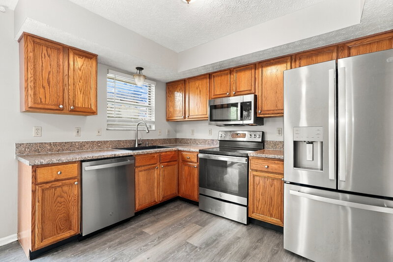 2,205/Mo, 2719 Raphael Dr Columbus, OH 43232 Kitchen View 2