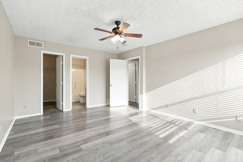 2,205/Mo, 2719 Raphael Dr Columbus, OH 43232 Primary Bedroom View