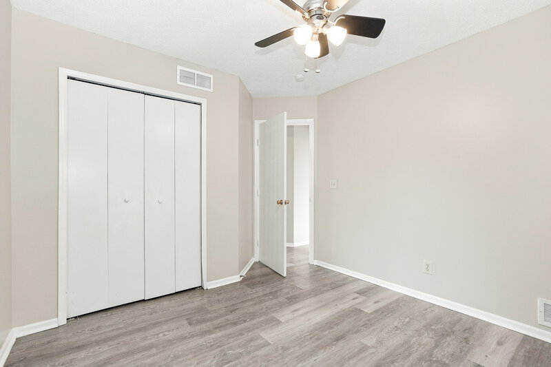 2,205/Mo, 2719 Raphael Dr Columbus, OH 43232 Bedroom View 2