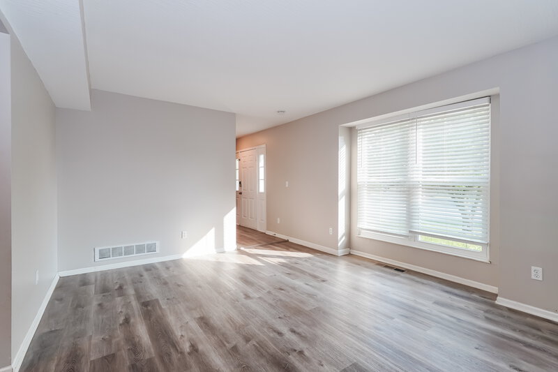 3,030/Mo, 5305 Frisco Dr Hilliard, OH 43026 Living Room View 3