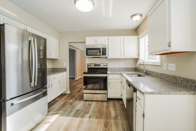 2,940/Mo, 5305 Frisco Dr Hilliard, OH 43026 Kitchen View 2