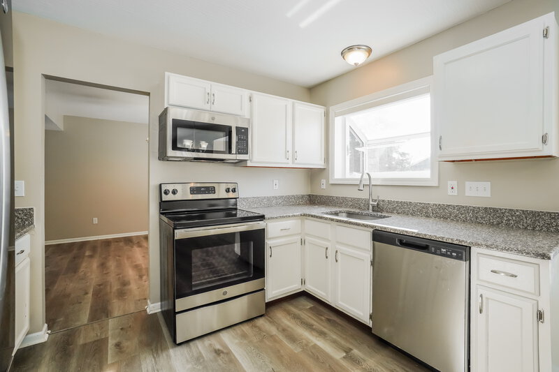 2,940/Mo, 5305 Frisco Dr Hilliard, OH 43026 Kitchen View 3