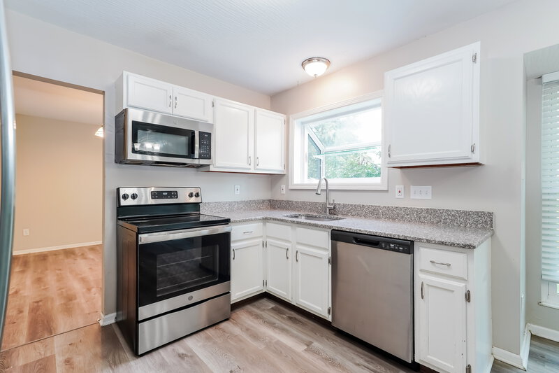 3,030/Mo, 5305 Frisco Dr Hilliard, OH 43026 Kitchen View 2