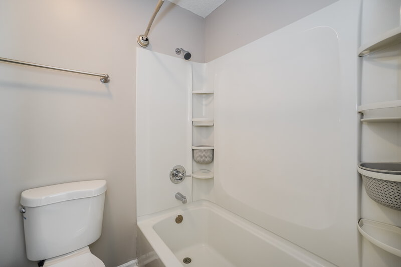 2,940/Mo, 5305 Frisco Dr Hilliard, OH 43026 Bathroom View 2