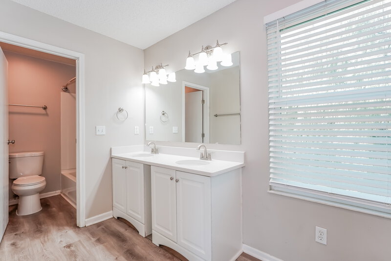 3,030/Mo, 5305 Frisco Dr Hilliard, OH 43026 Main Bathroom View