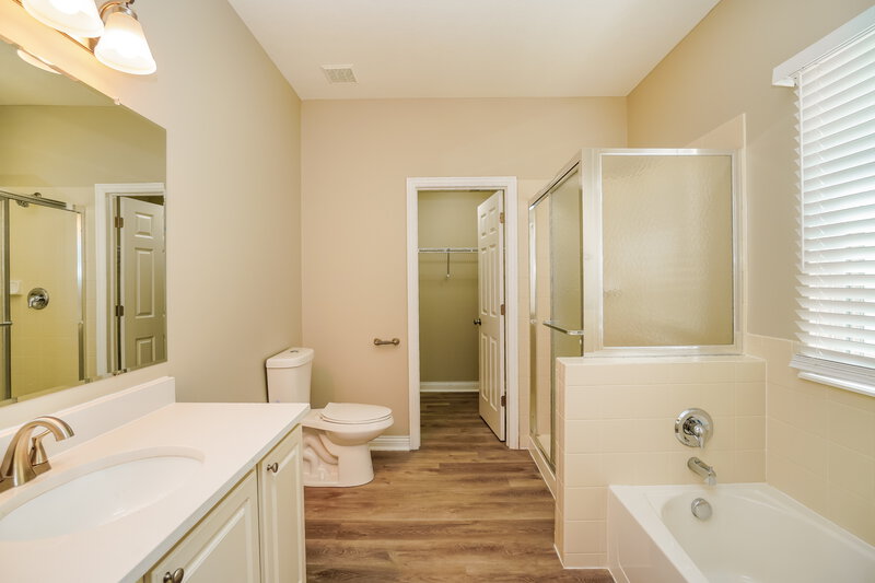 2,280/Mo, 1082 Finny Ave Blacklick, OH 43004 Main Bathroom View