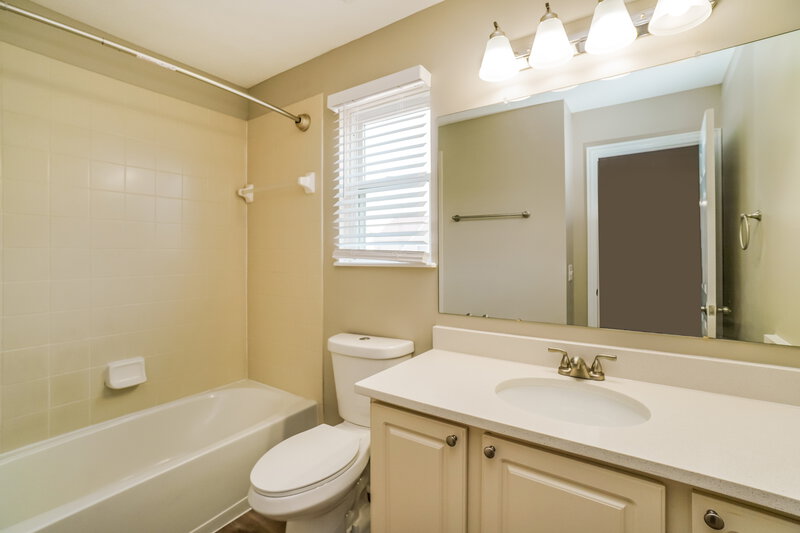 2,280/Mo, 1082 Finny Ave Blacklick, OH 43004 Bathroom View