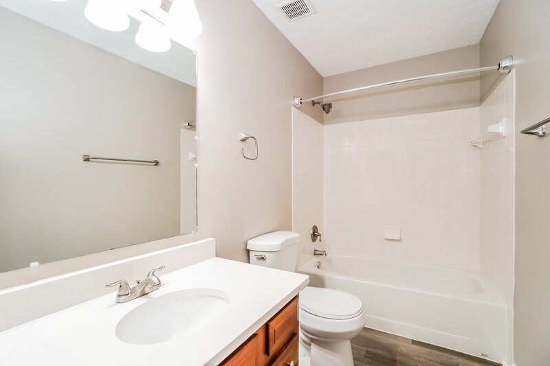 2,299/Mo, 5972 Mcintyre Dr Dublin, OH 43016 Bathroom View