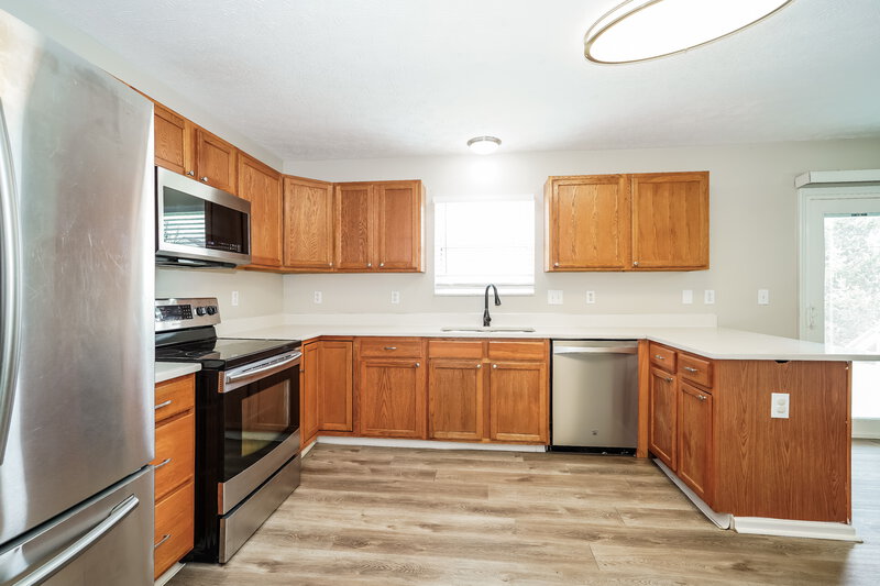 2,740/Mo, 5718 Cruiser Ave Groveport, OH 43125 Kitchen View